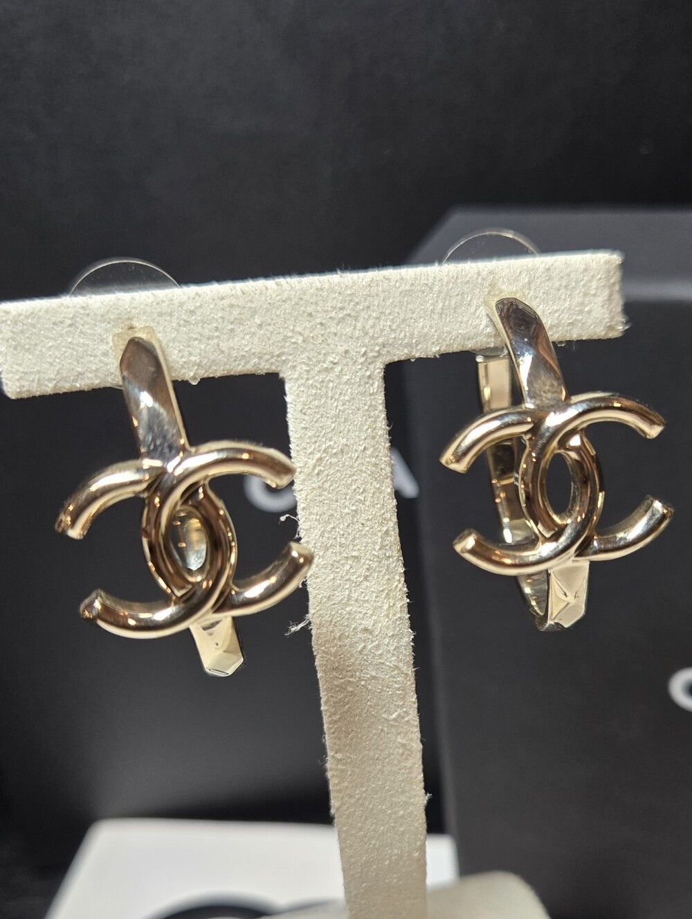#185 Chanel CC Hoop Earrings Gold